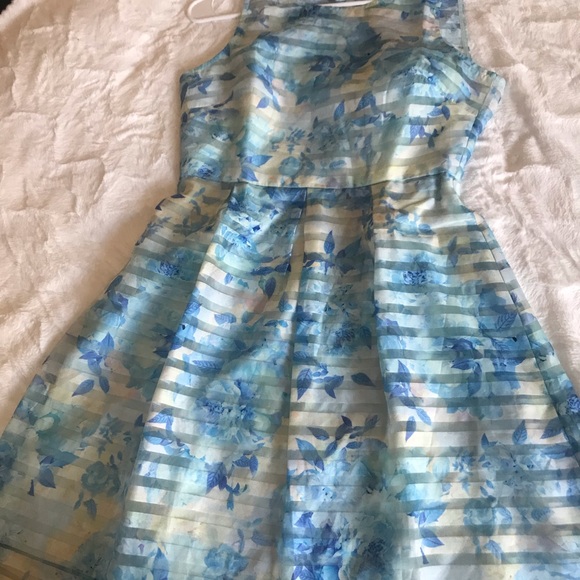 Beautiful pastel Forever new dress (size: S) - Picture 2 of 7